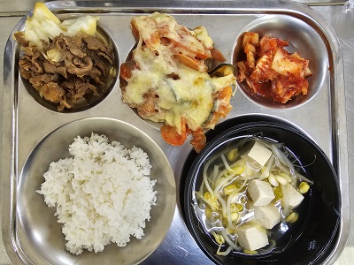 6.27:쌀밥,콩나물국,소고기양배추볶음,라따뚜이,배추김치