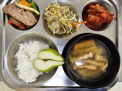 7.15:쌀밥,유부된장국,훈제오리야채볶음,콩나물무침,배추김치,배