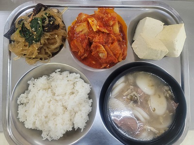 7.17:쌀밥,소고기떡국,온두부,잡채,김치볶음