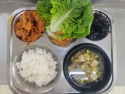 7.18:쌀밥,콩나물국,돈육김치볶음,상추&쌈장,조미김가루