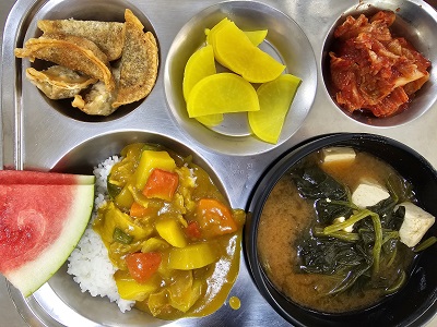 8.21:카레라이스,시금치된장국,만두튀김,단무지,배추김치,수박