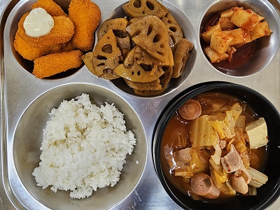 9.3:쌀밥,부대찌개&라면사리,생선너겟&타르타르,연근조림,깍두기