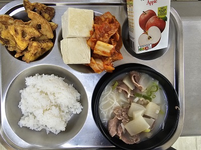 9.30:쌀밥,설렁탕&소면,온두부,카레연근튀김,김치볶음,주스