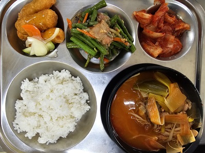 12.5:쌀밥,닭개장,생선탕수,베이컨롱빈볶음,배추김치