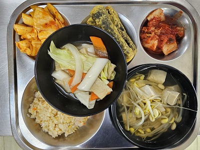 12.19:새우살계란볶음밥,맑은콩나물국,떡볶이,김말이튀김,배추김치