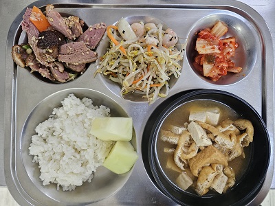 12.30:쌀밥,유부된장국,훈제오리야채볶음,새우숙주무침,배추김치,멜론