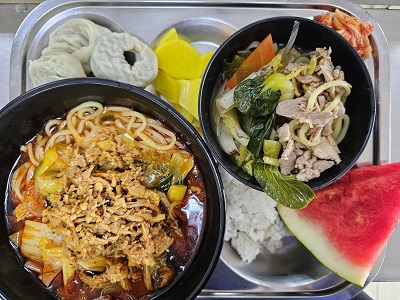 12.31:쌀밥,고기짬뽕,만두찜,단무지,배추김치,수박