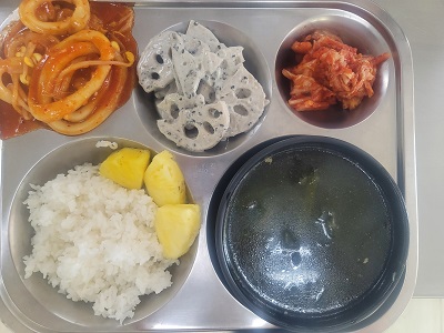 1.3:쌀밥,닭미역국,해물찜,연근샐러드,배추김치,파인애플