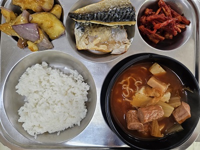 1.7:쌀밥,부대찌개&라면사리,고등어구이,가지볶음,무말랭이무침