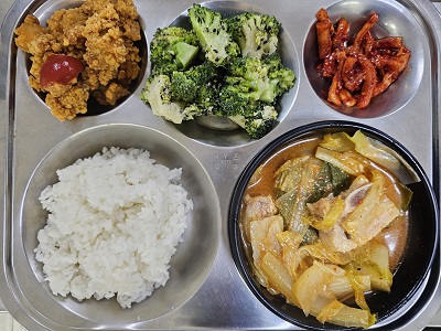 3.6:쌀밥,감자탕,팝콘치킨&케찹,브로콜리참깨무침,무말랭이무침
