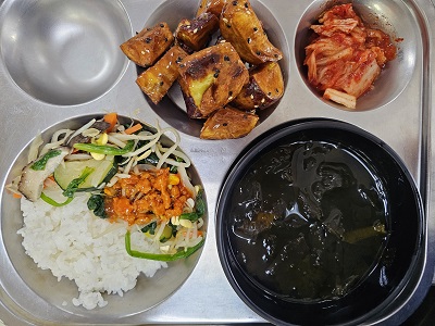 3.18:비빔밥,미역국,고구마맛탕,배추김치