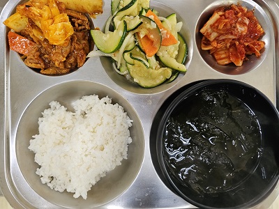 4.14:쌀밥,미역국,돈육양배추볶음,새우젓호박볶음,배추김치