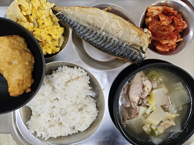 4.15:쌀밥,닭곰탕,고등어구이,스크램블에그,배추김치,수박