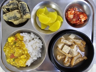 6.4:순두부카레라이스,유부된장국,김말이튀김,단무지,배추김치