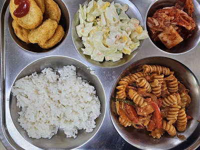 6.11:쌀밥,로제푸실리파스타,치킨너겟&케찹,코울슬로,배추김치