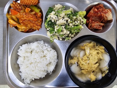 6.16:쌀밥,떡국,오징어야채볶음,두부브로콜리무침,배추김치
