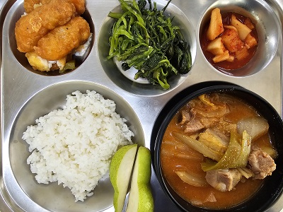 6.17:쌀밥,감자탕,깐쇼생선,캉콩볶음,깍두기,배