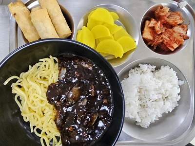 6.18:쌀밥,짜장면,스프링롤,단무지,배추김치
