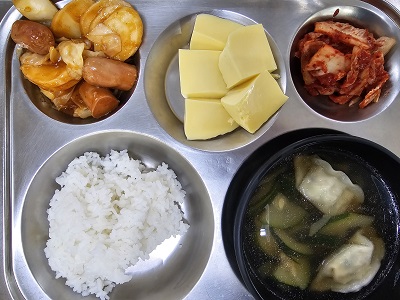 6.23:쌀밥,만두국,소세지떡볶음,계란찜,배추김치