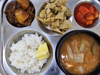6.24:쌀밥,청국장찌개,돈육감자조림,어묵볶음,깍두기,파인애플