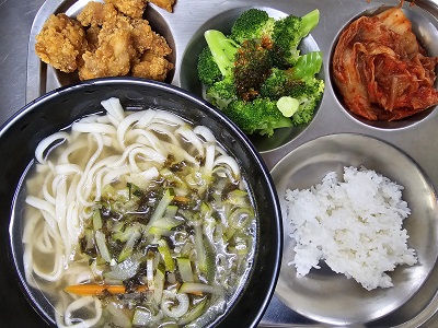 7.2:쌀밥,칼국수,팝콘치킨,브로콜리&초장,배추김치