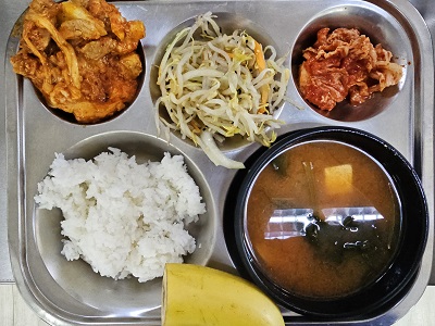 7.3:쌀밥,시금치된장국,치즈닭살고구마조림,숙주무침,배추김치,바나나