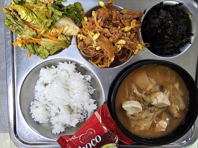 9.1:쌀밥,청국장찌개,돈육콩나물볶음,상추무침,조미김가루,초코파이