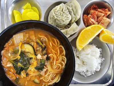 9.3:쌀밥,짬뽕면,만두찜,단무지,배추김치,오렌지