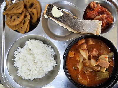 9.25:쌀밥,스팸감자짜글이,연어구이&타르타르,연근조림,배추김치