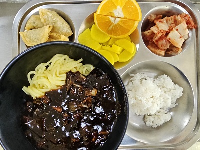 10.1:쌀밥,짜장면,만두튀김,단무지,배추김치,오렌지