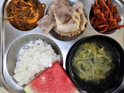 10.31:쌀밥,콩나물국,보쌈,메밀비빔국수,무말랭이무침,수박