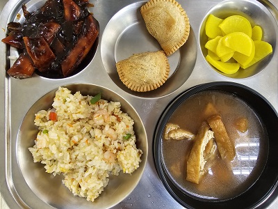 11.7:새우계란볶음밥,유부된장국,짜장떡볶이,단무지,커리퍼프