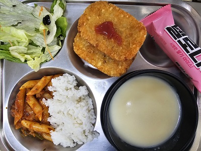 11.19:쌀밥,크림스프,김치펜네파스타,해쉬브라운&케찹,양상추샐러드&소스,아이스크림