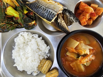 12.12:쌀밥,김치수제비국,고등어구이,청경채무침,깍두기,츄로스