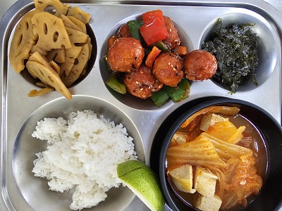 12.26:쌀밥,참치김치찌개,미트볼야채조림,연근조림,조미김가루,배