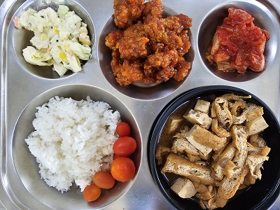 12.29:쌀밥,유부된장국,닭강정,코울슬로,배추김치,방울토마토