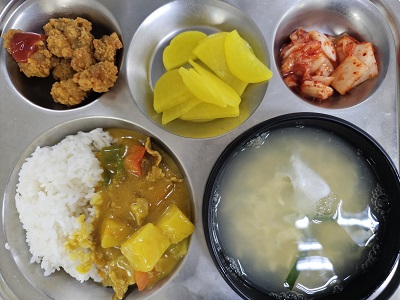 1.6:카레라이스,부추계란국,팝콘치킨&케찹,단무지,배추김치