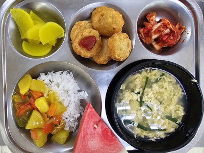 3.4:카레라이스,부추계란국,치키너겟&케찹,단무지,배추김치,수박