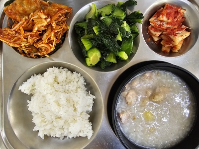 3.12:쌀밥,닭죽,비빔만두,청경채볶음,배추김치