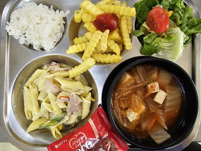 3.18:쌀밥,두부김치국,까르보나라파스타,감자튀김&케찹,양상추샐러드&소스,초코파이