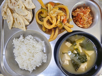 4.2:쌀밥,시금치된장국,간장오징어볶음,참깨연근샐러드,배추김치