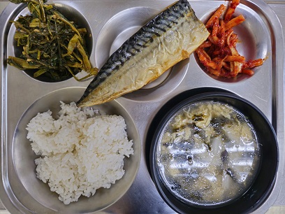 5.14:쌀밥,떡국,고등어구이,삼발캉콩볶음,무말랭이무침