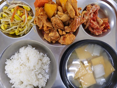 5.26:쌀밥,어묵국,매콤닭감자조림,콩나물무침,배추김치