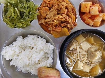 6.8:쌀밥,팽이버섯된장국,돈육김치볶음,미역줄기볶음,깍두기
