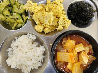 6.16:쌀밥,돈육김치찌개,스크램블에그,새우젓호박볶음,조미김가루