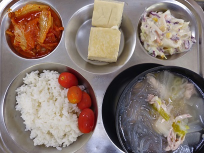 6.26:쌀밥,닭곰탕,온두부,코울슬로,김치볶음,방울토마토