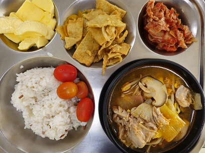 7.6:브라운쌀밥,닭개장,계란찜,어묵볶음,배추김치,방울토마토