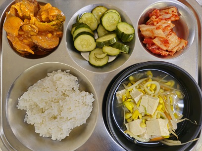 7.9:쌀밥,콩나물냉국,로제닭갈비,오이피클,배추김치