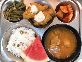 8.27:완두콩밥,감자탕,생선까스&소스,베이컨롱빈볶음,깍두기,수박