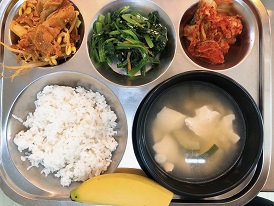 9.17:쌀밥,순두부찌개,돈육콩나물볶음,시금치무침,배추김치,바나나